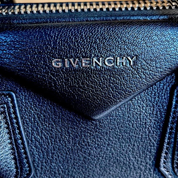 🔥 Givenchy Small Antigona Bag - Picture 6 of 9